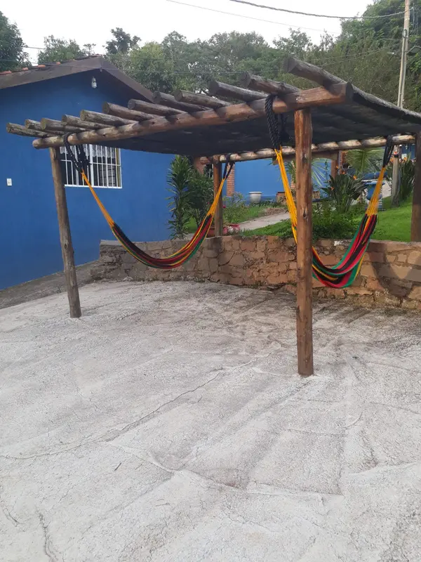 Pergolado com redes para descanso
